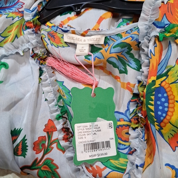 NWT Chelsea & Violet Margaux Floral Plisse Maxi Dress Multicolor  Size S - Picture 2 of 8